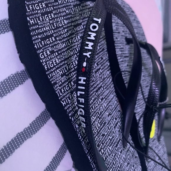 Tommy Hilfiger small print flip flop - Picture 3 of 3